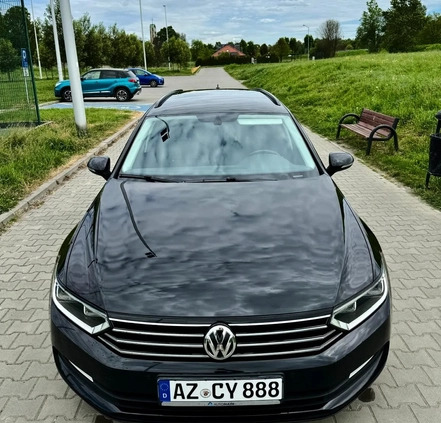 Volkswagen Passat cena 49900 przebieg: 279500, rok produkcji 2018 z Gliwice małe 46